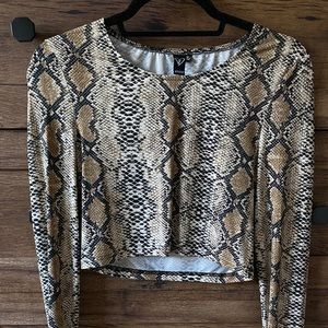 Long sleeve crop top. Windsor, W, Size M.